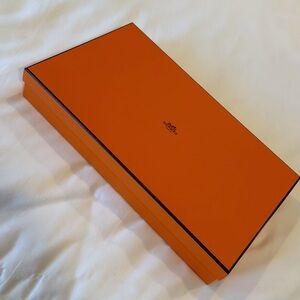 💯 Authentic Hermes Box 8.2 in x 12.5 in